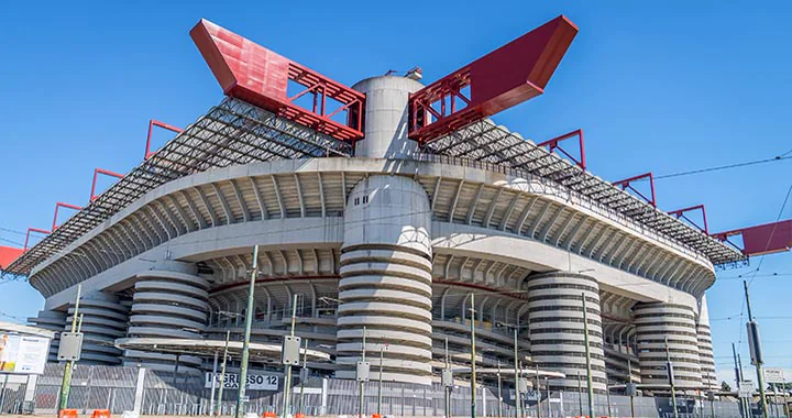 San Siro utifrån, hemmaarena för AC Milan och Inter